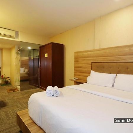 Magnolia Hotel Jakarta Exterior photo